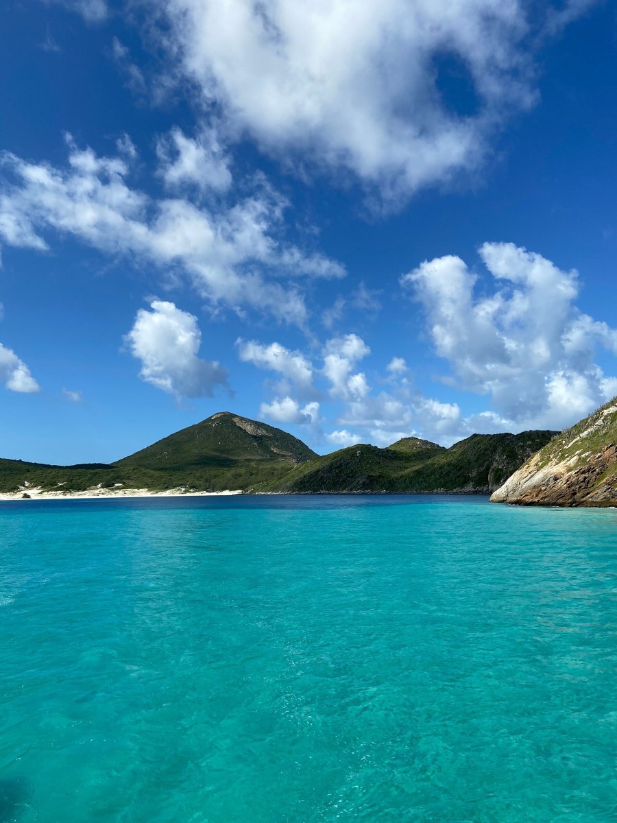Enjoy a catamaran trip in the Caribbean with luxury cooking: Guadeloupe, Antigua and Barbuda