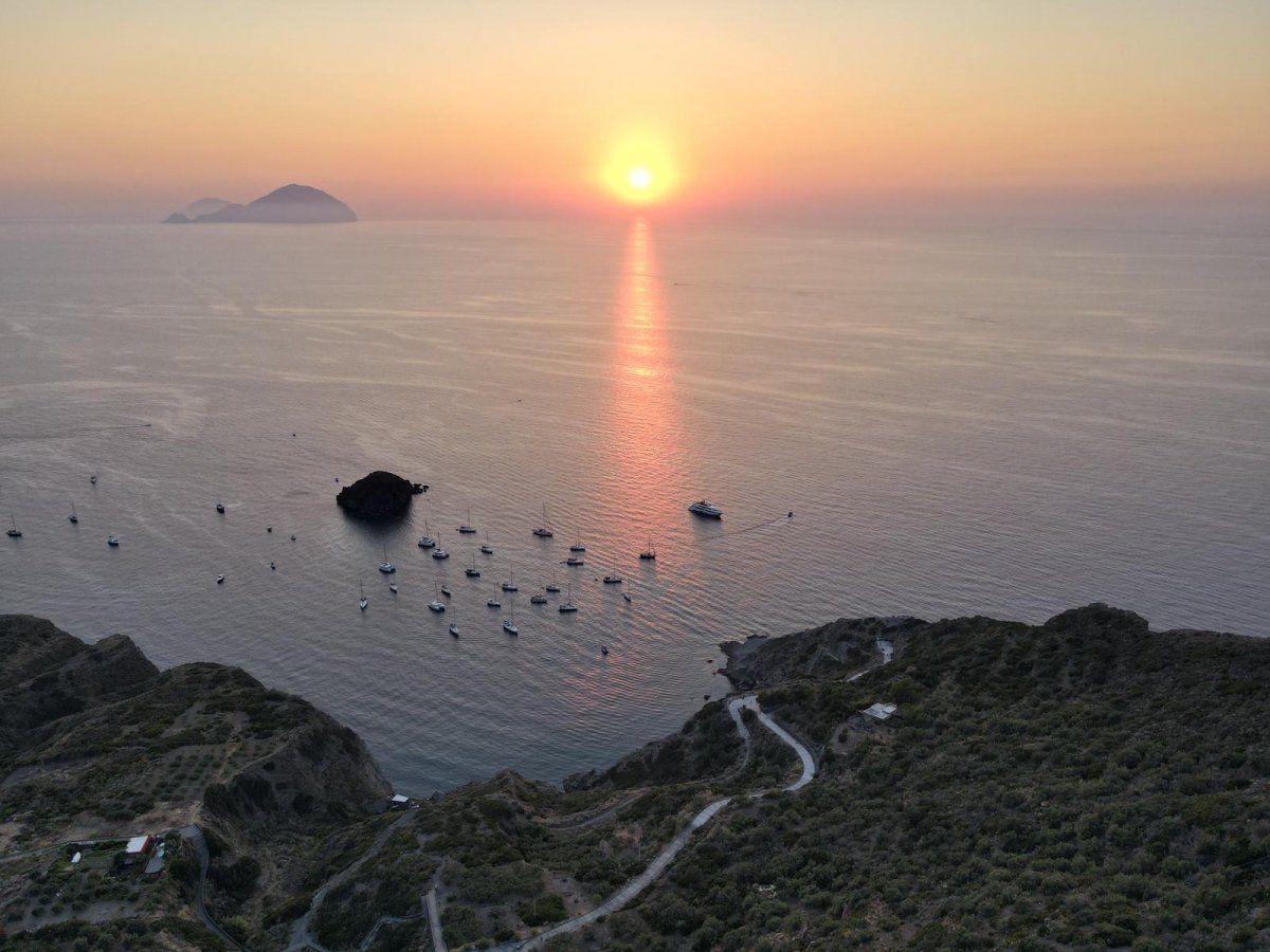 Descubre las islas Eolie en catamarán