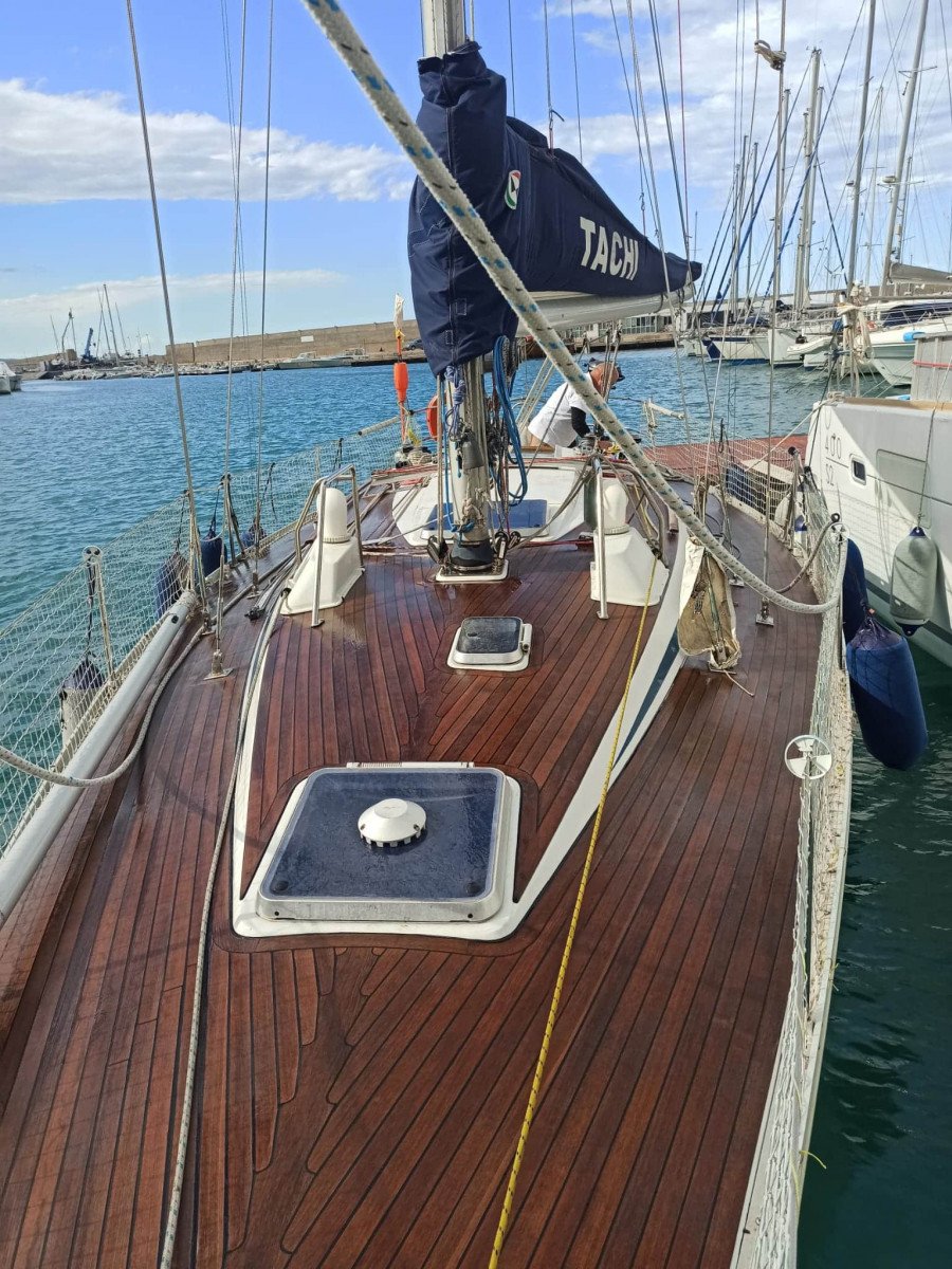 Sailing course to explore Puglia's coasts