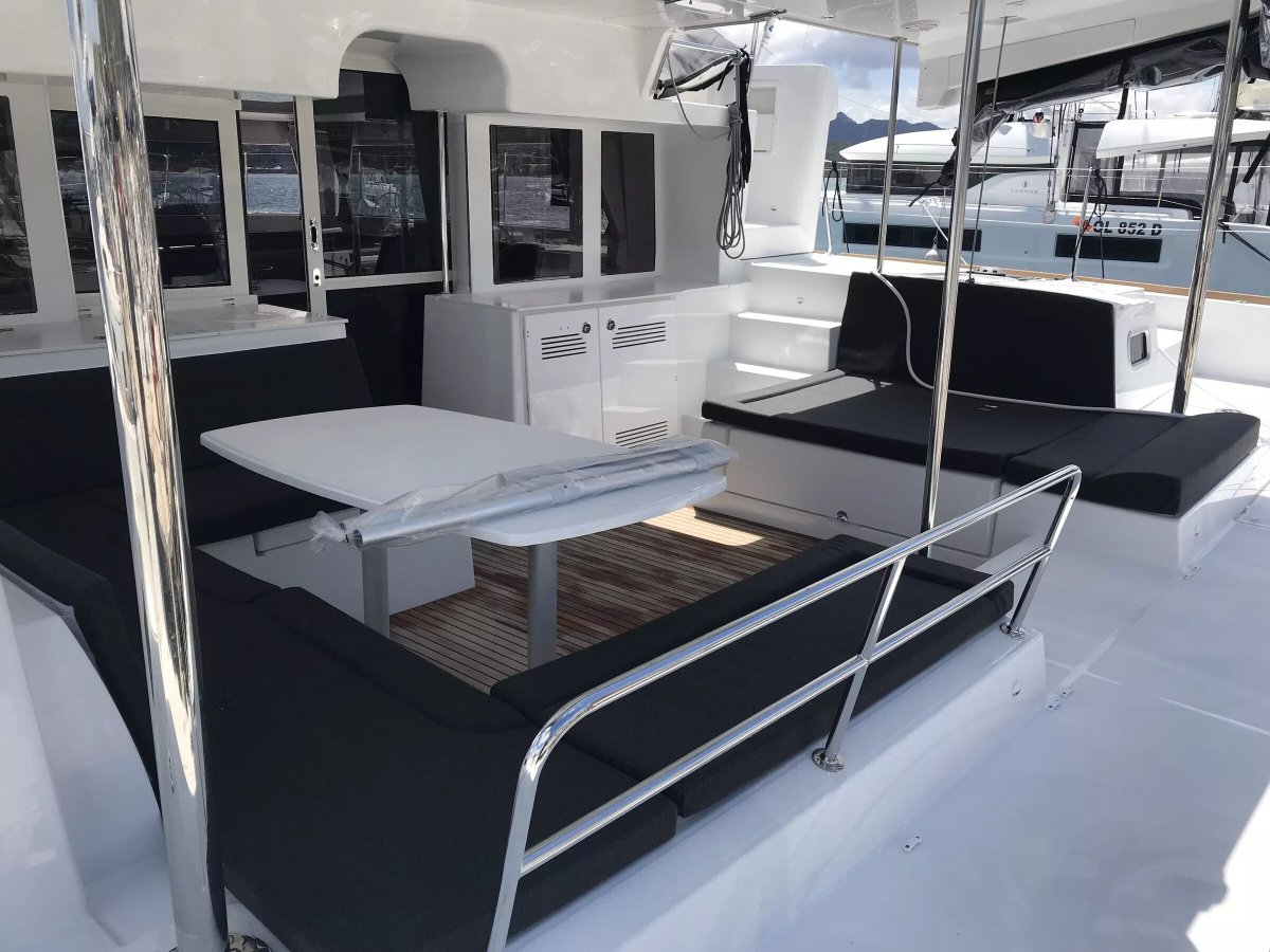 Catamaran - Lagoon - 6 cabins