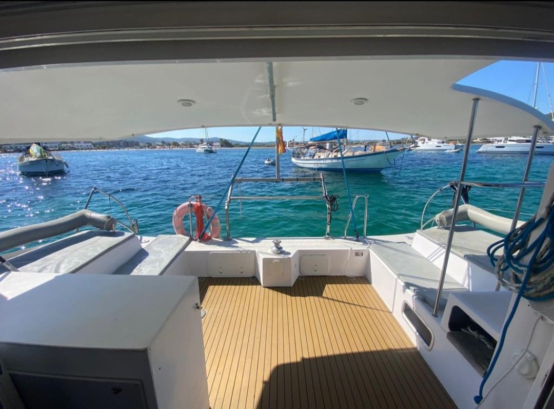 Entdecken Sie die wunderschönen Inseln Ibiza und Formentera mit einem Katamaran