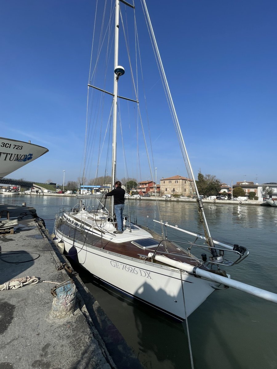 Vista de la laguna de Venecia con barcos en el camino