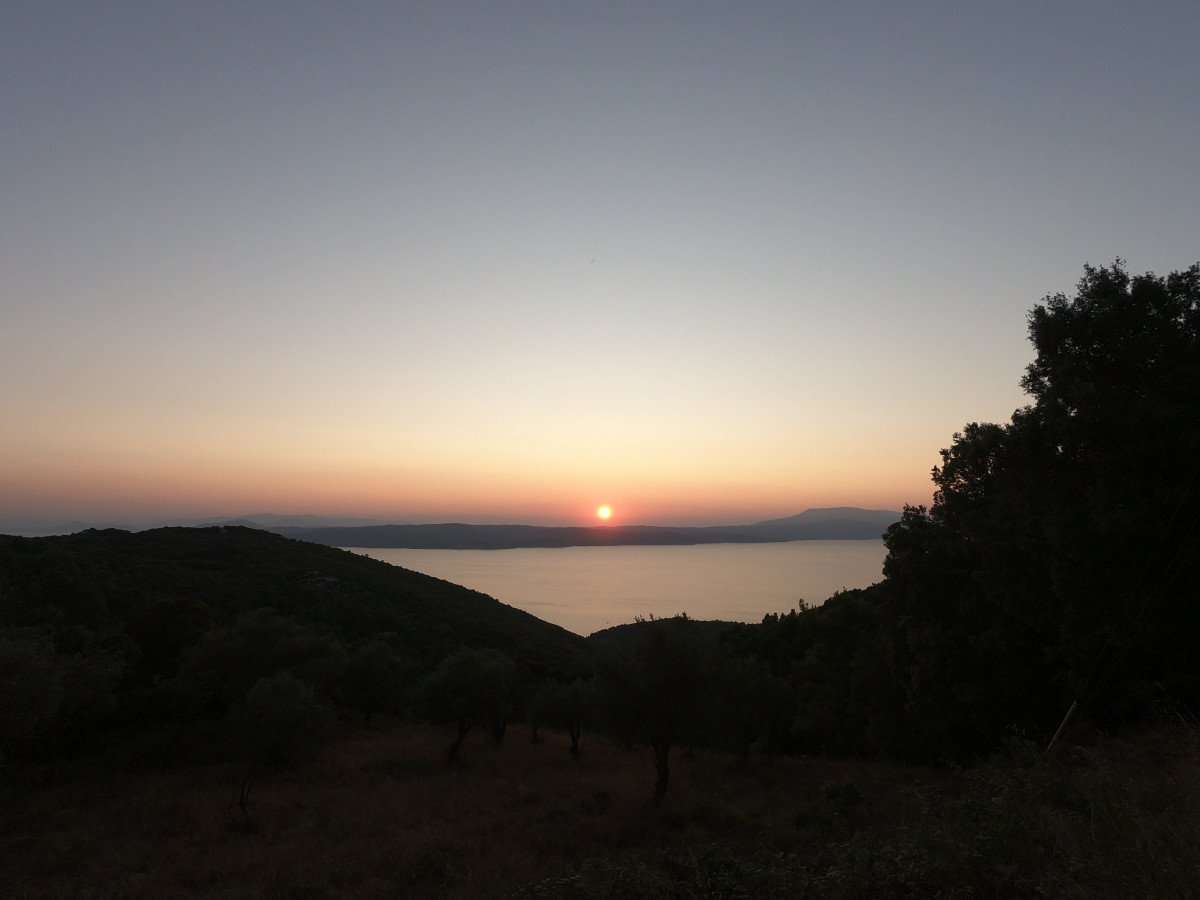 Esplora le baie e le calette nascoste della Sardegna in barca.