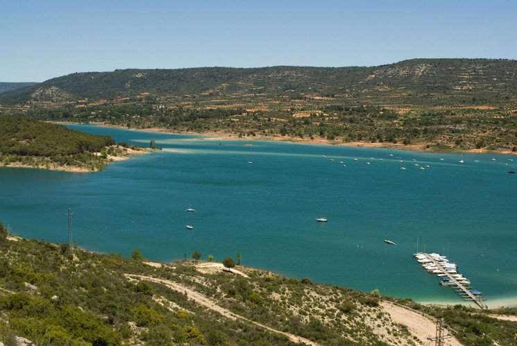 Sailing experience in Entrepeñas, Guadalajara
