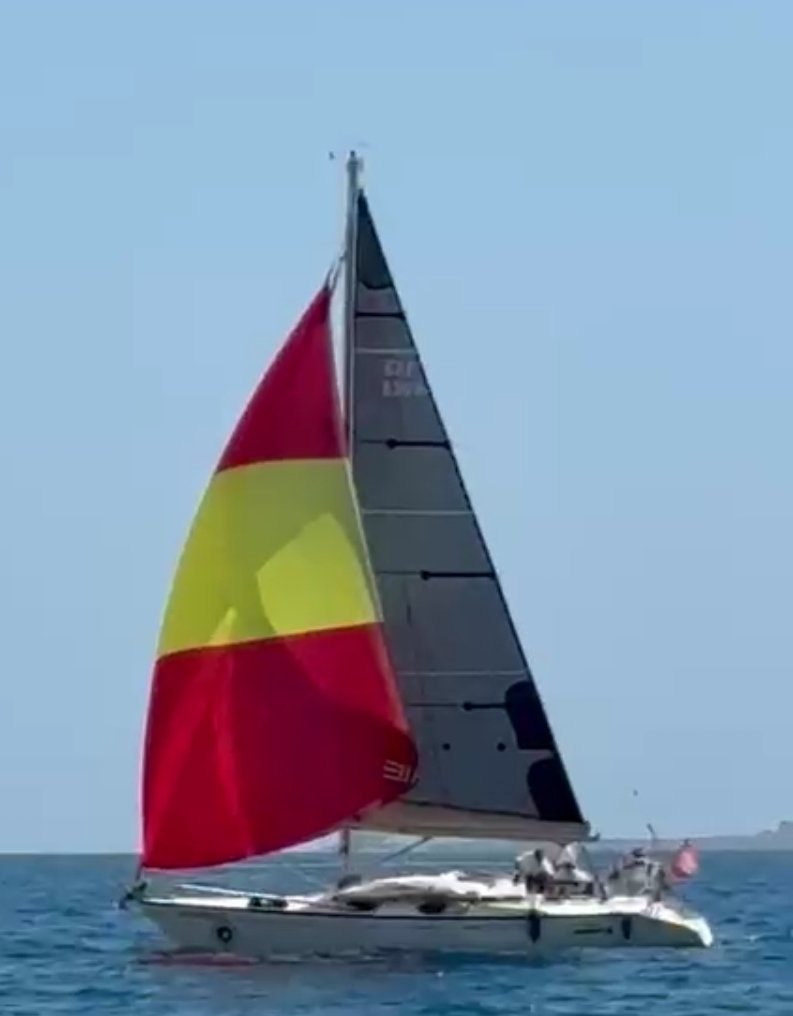 Explora las aguas azules y el cielo abierto en nuestro crucero a dos islas