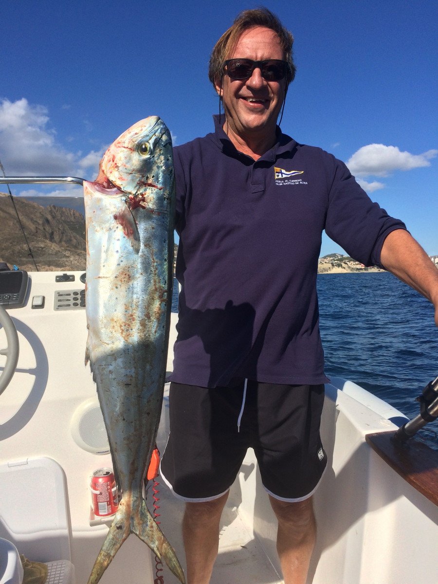 Viaje de pesca y paseo en barco a través de las impresionantes vistas de Serra Gelada