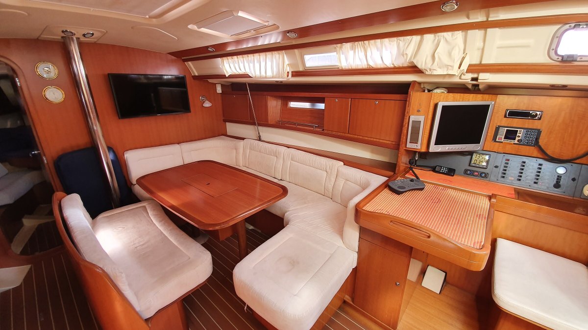 Sailboat - Dufour Yachts - 3 cabins