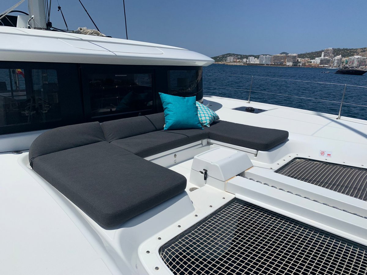 Goditi una crociera a Ibiza su un catamarano Lagoon 46