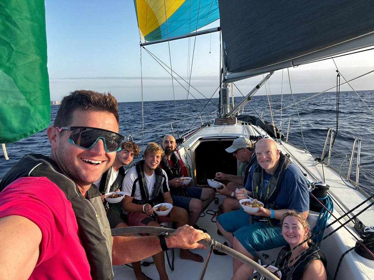 I partecipanti godono alla Rolex Middle Sea Race