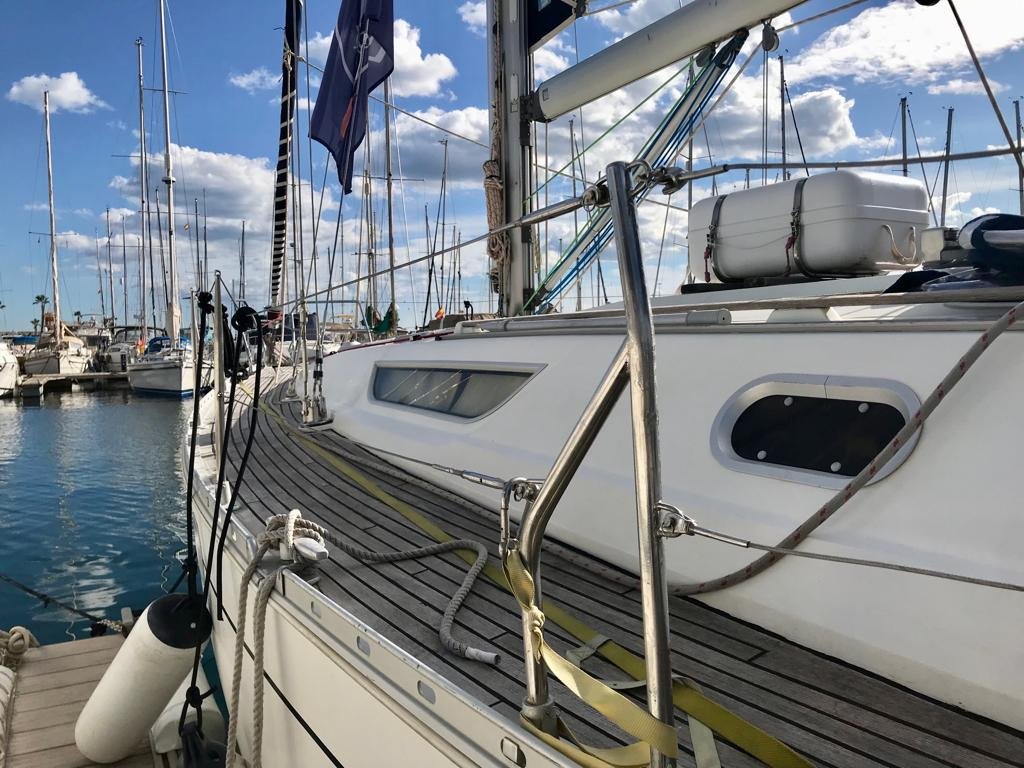 Velero - Jeanneau - 8 personas