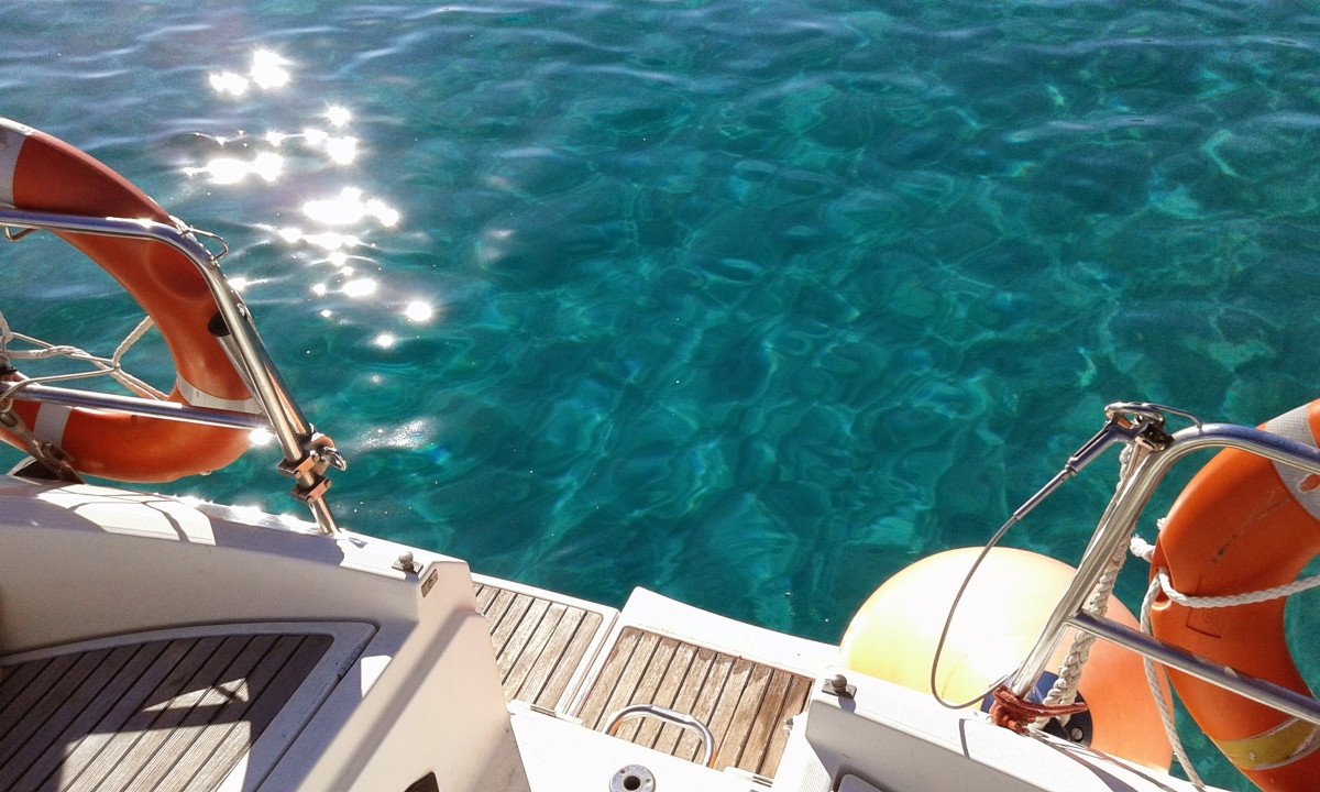 Erkundung der Insel Cabrera an Bord eines Bootes