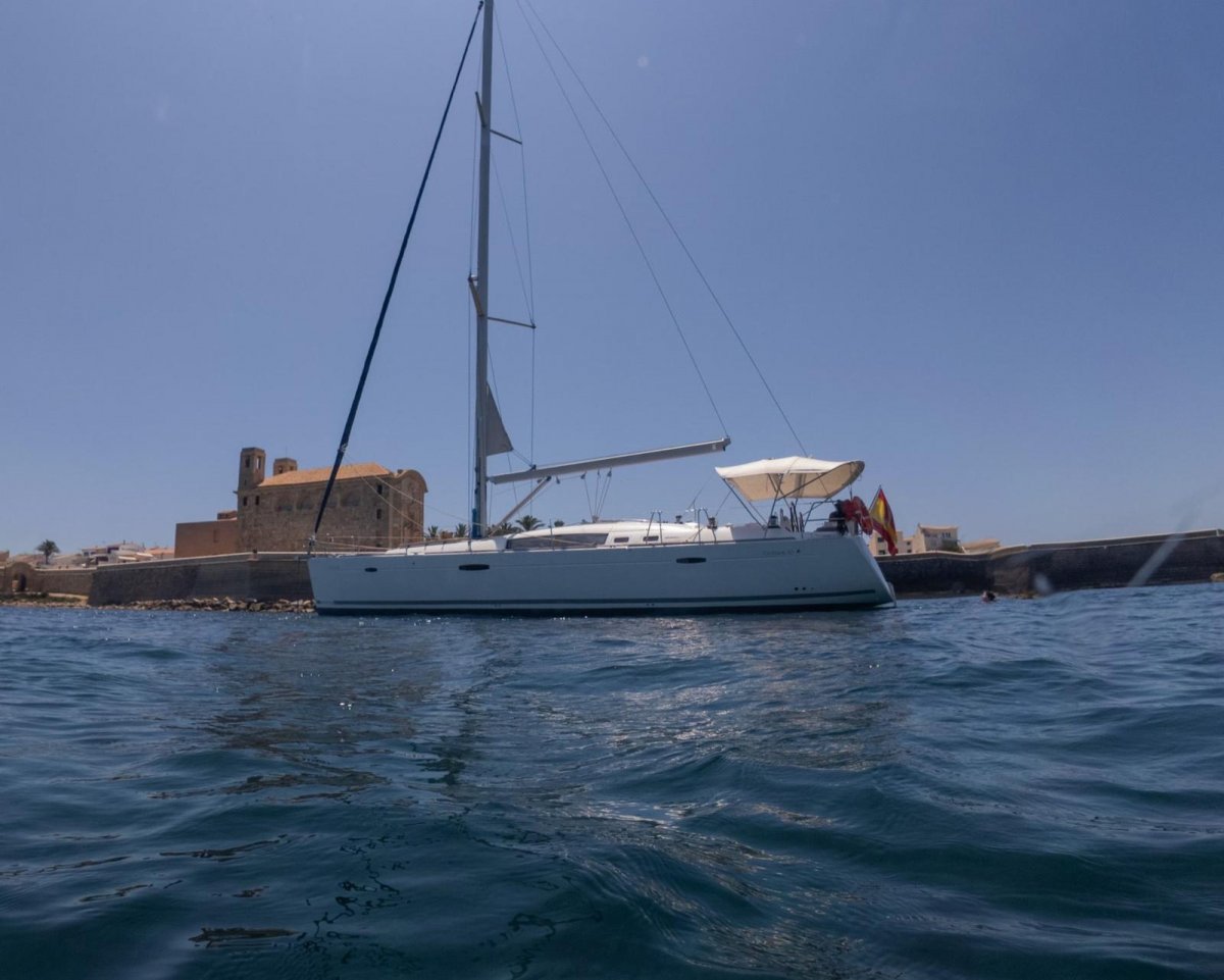 Explore the blue waters and open sky on our two islands cruise