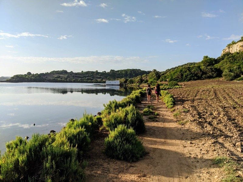 Viaja a Vela por la costa de Menorca en Semana Santa.