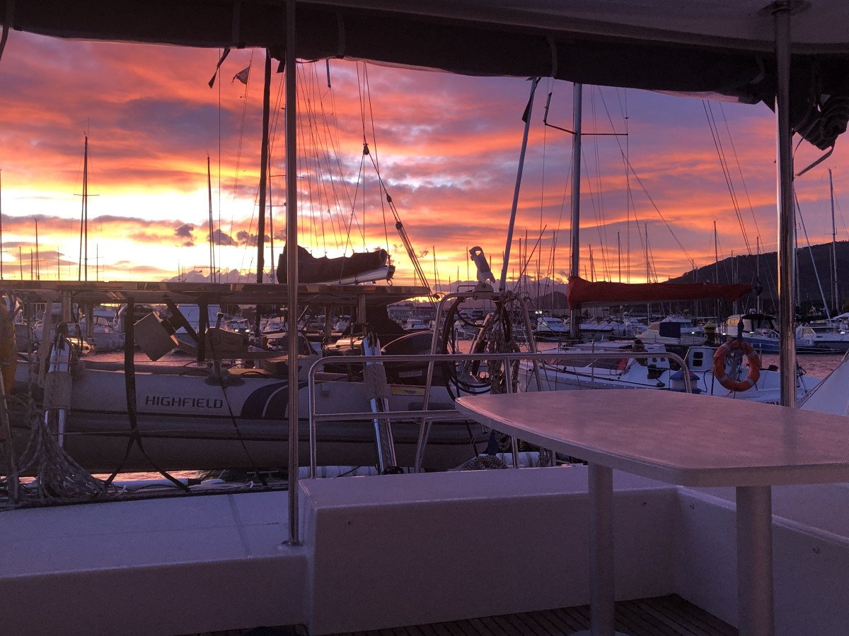 Prácticas de navegación en catamarán en Santander