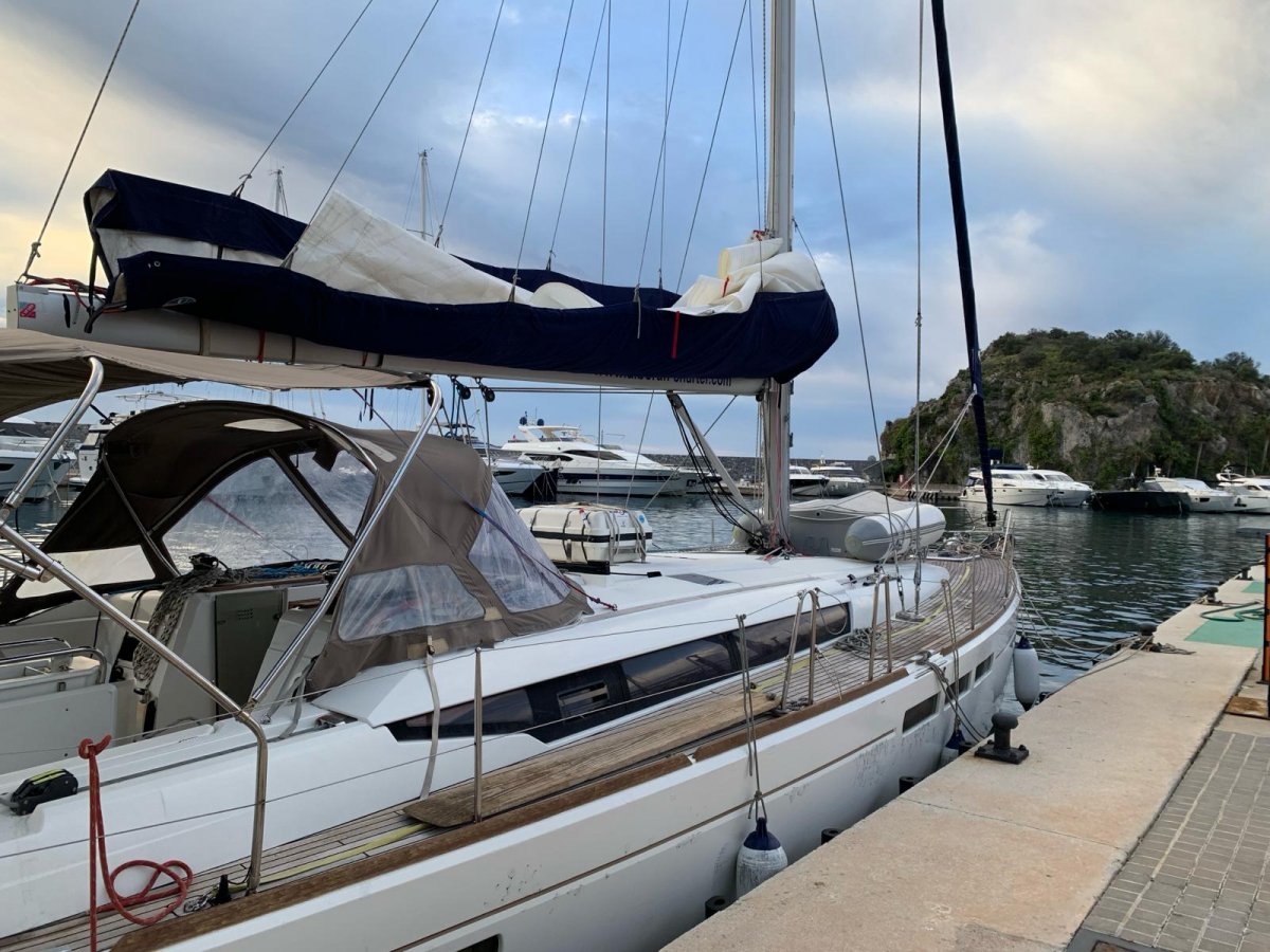 Learn to sail in the Mediterranean