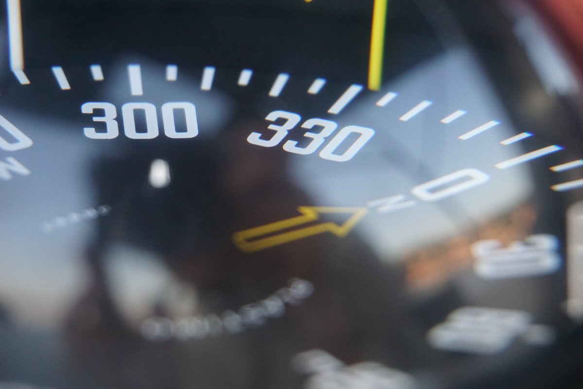 Explora las hermosas costas croatas mientras aprendes a navegar.