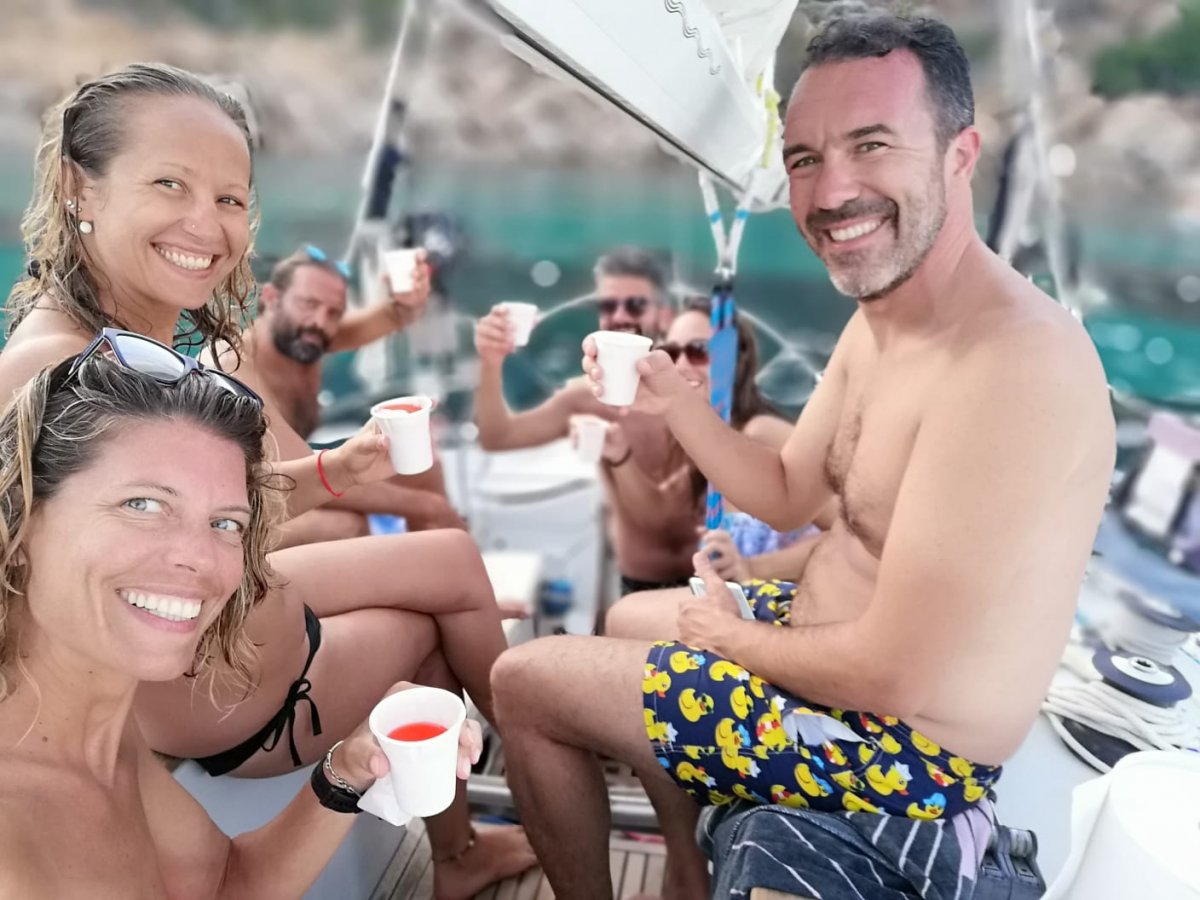 Enjoy a boat vacation in the islands of Maddalena, Lavezzi and Corsica