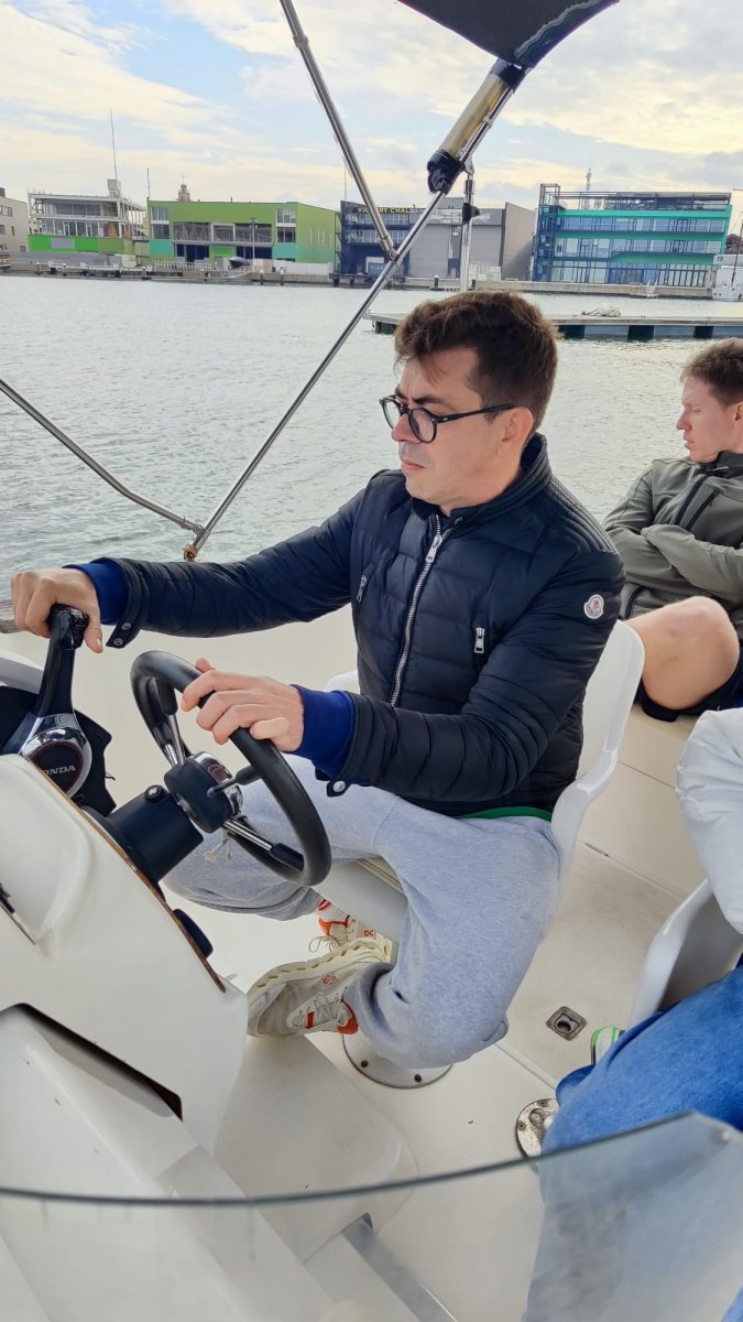 Formazione di navigazione in barca a Marina Port Valencia