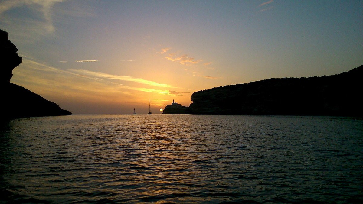 Sail the Mediterranean with our sailing courses