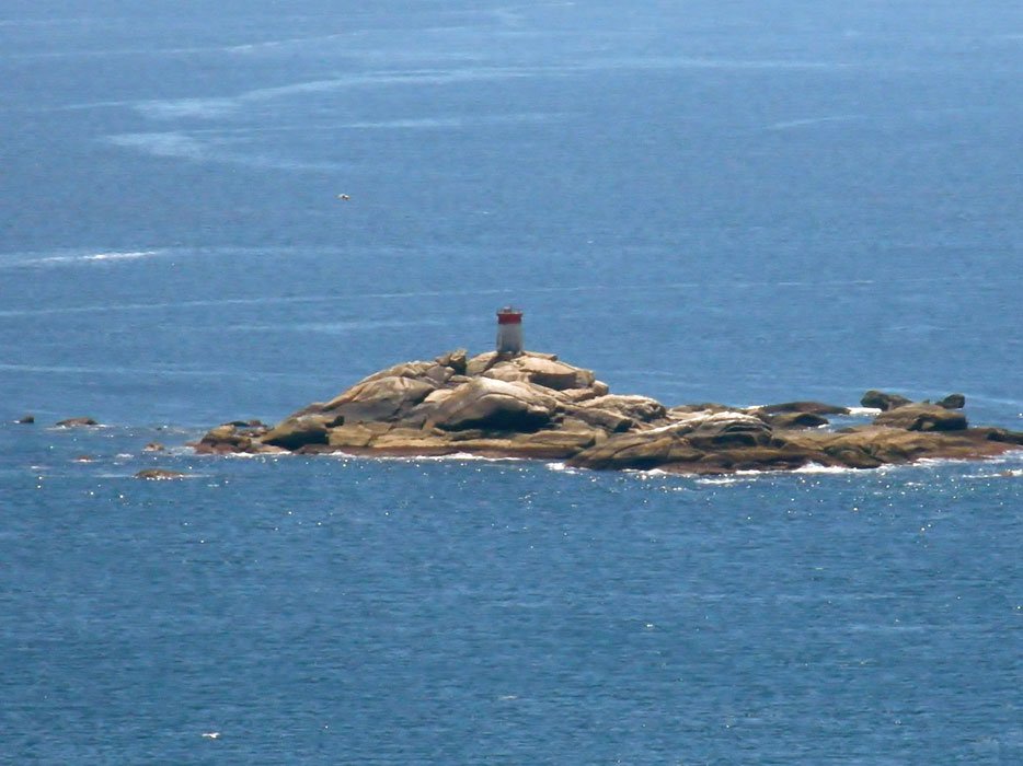 Explore the archipelago coastline by boat