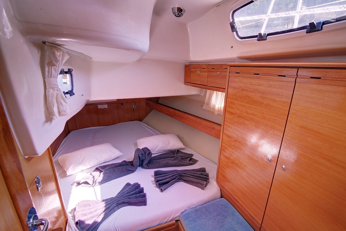 alquiler-velero-barcelona-bavaria-46-cruiser-12