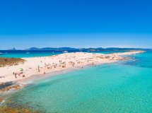 Alquiler de barco a motor para un día en Ibiza