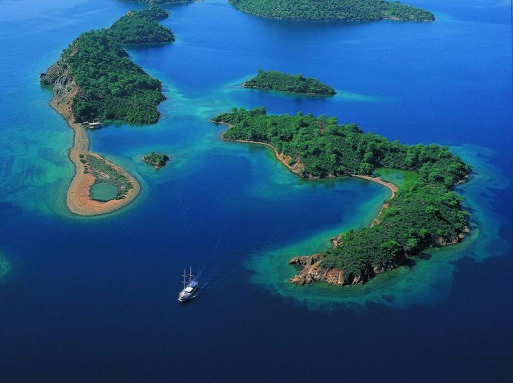 Experience a luxurious yacht cruise along the Turkish coastline