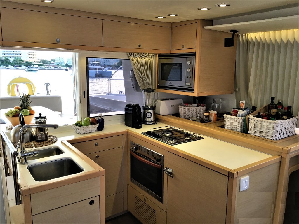 Weekly rental of a Lagoon 450F for 8 people in Ibiza and Formentera