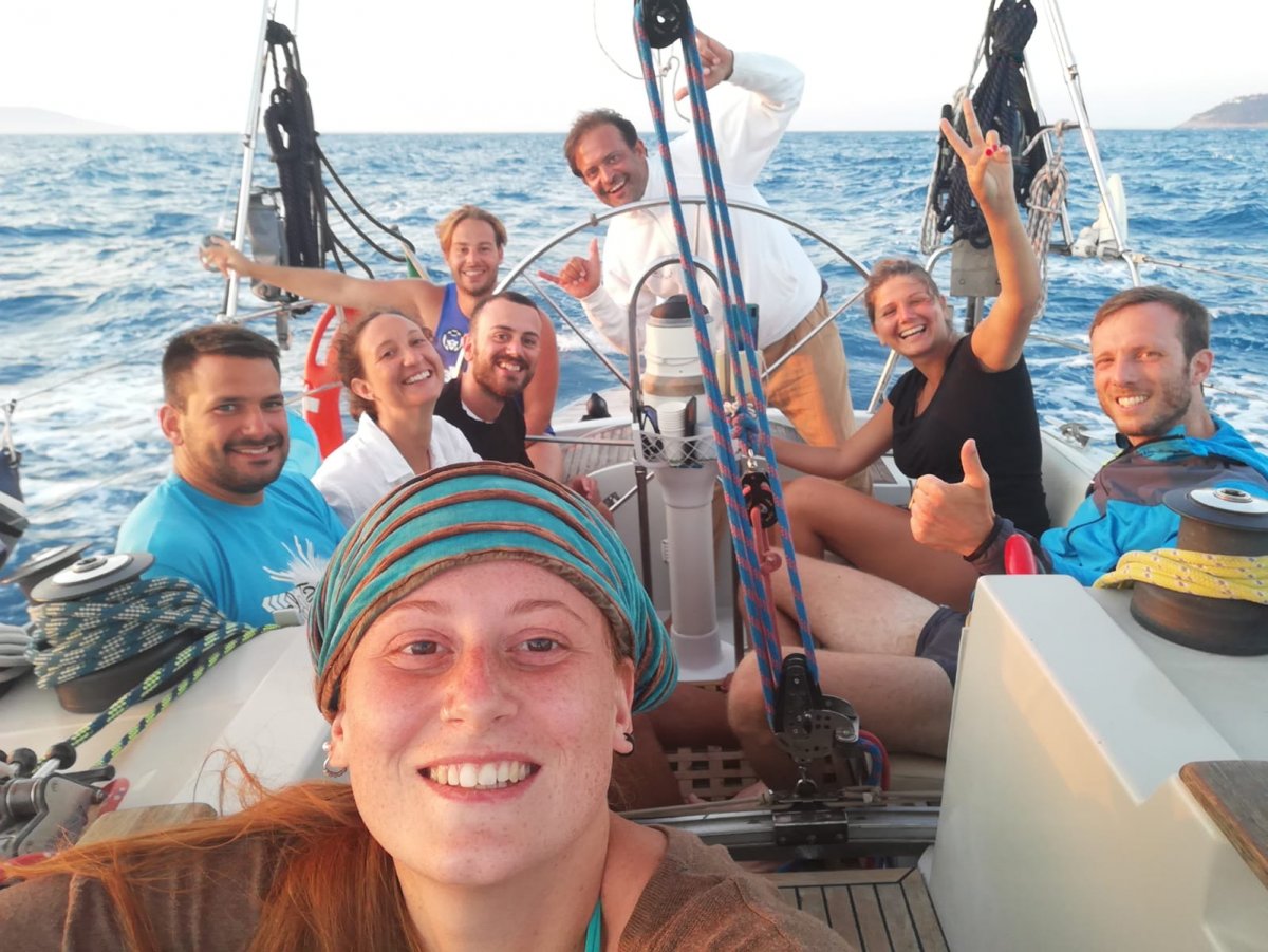 Navega por las islas de Maddalena, Lavezzi y Corsica en un crucero en barco