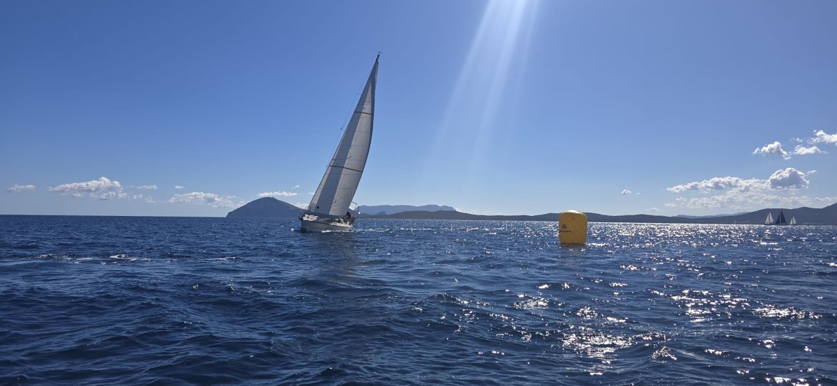 Barca a vela nella regata RAN630 2026 da Livorno