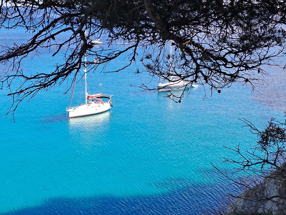Barche nella Baia di Pollença durante la regata