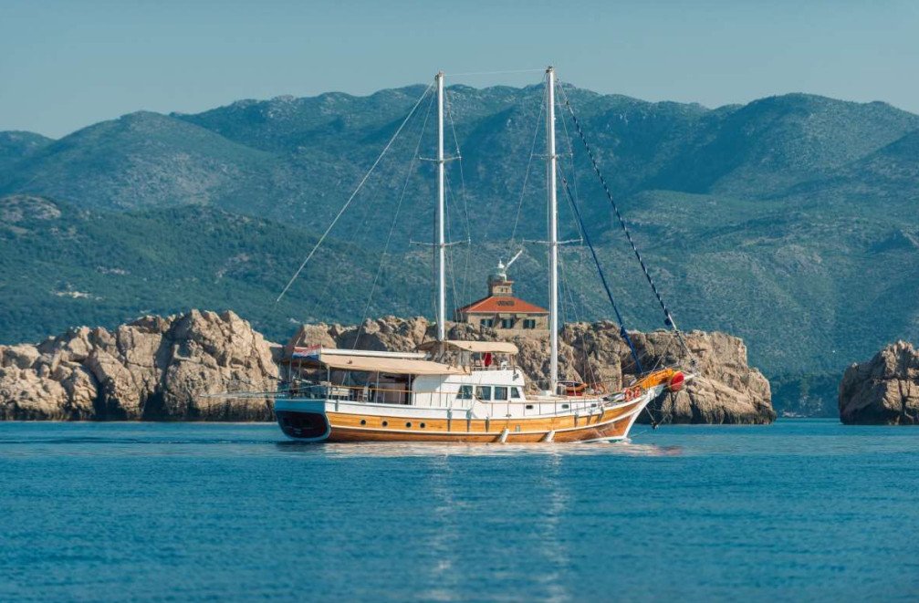 Gulet boat trip for a week from Split to Split