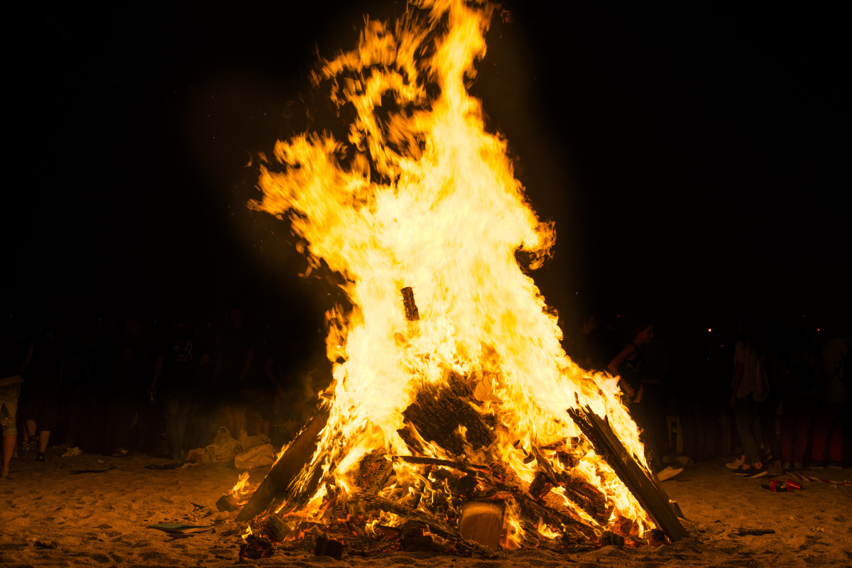 bonfires san juan boat