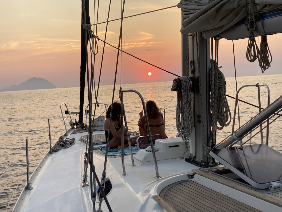 Escursione in barca a vela da Ibiza ad Almerimar nel Mediterraneo