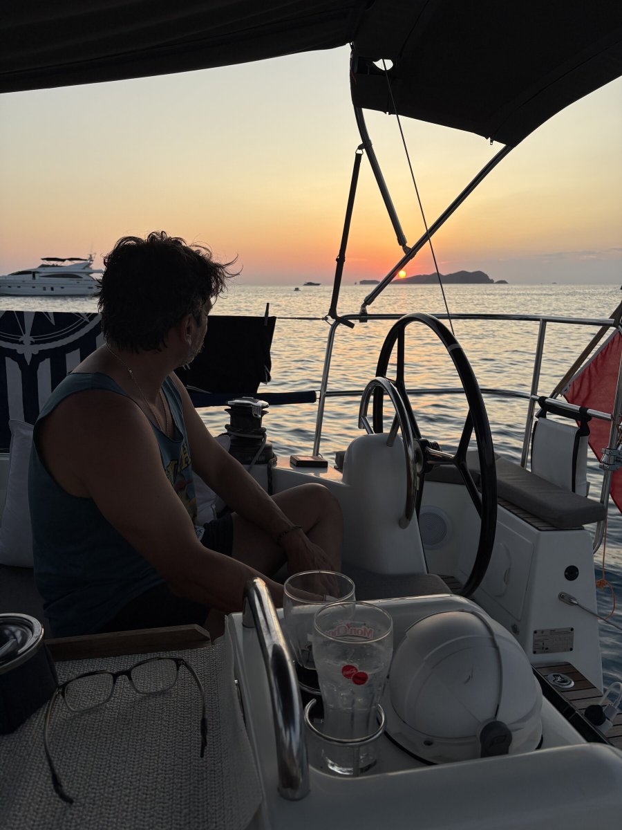 Eclipse solar desde la cubierta de un barco