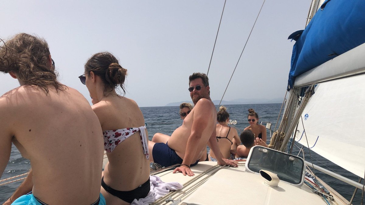 Goditi la bellezza naturale del Golfo di Cagliari da una barca a vela