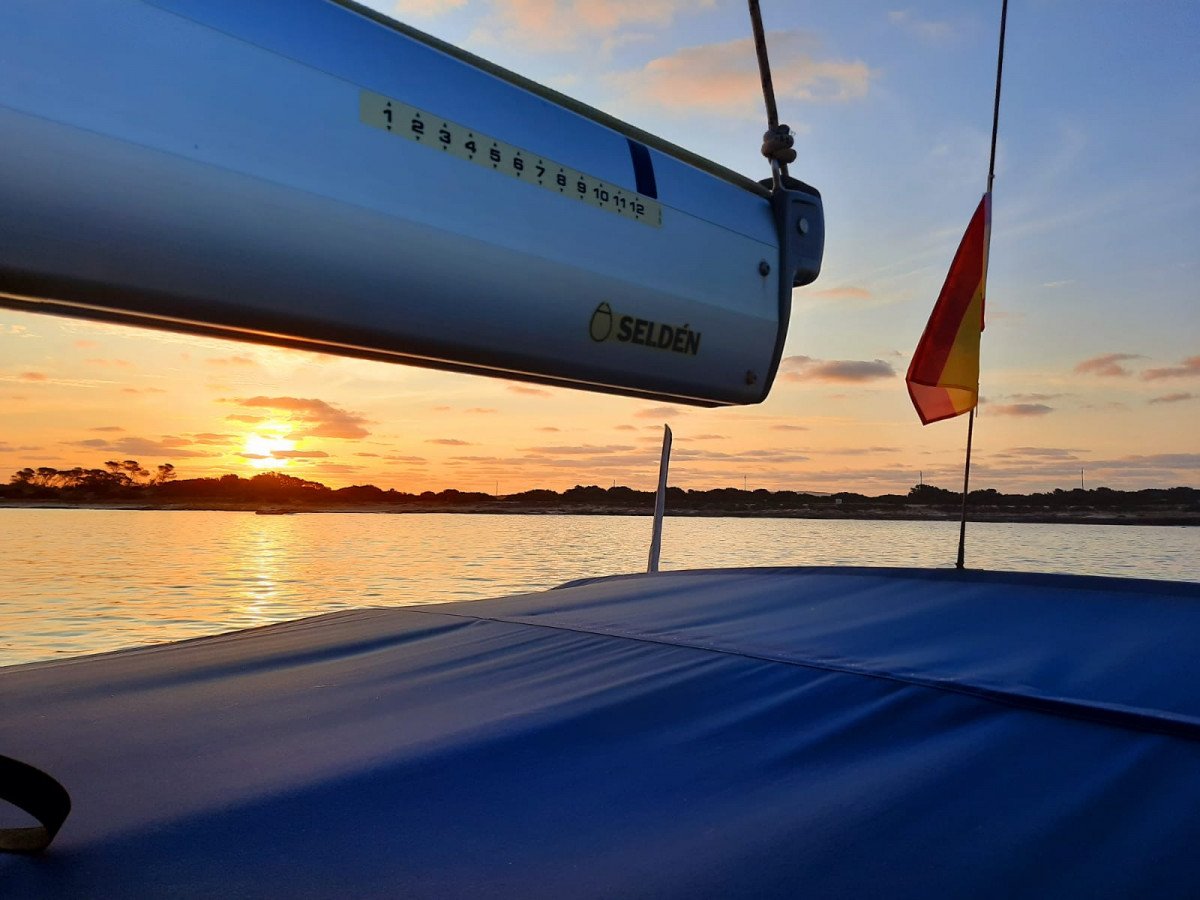 Isola di La Gomera all'orizzonte