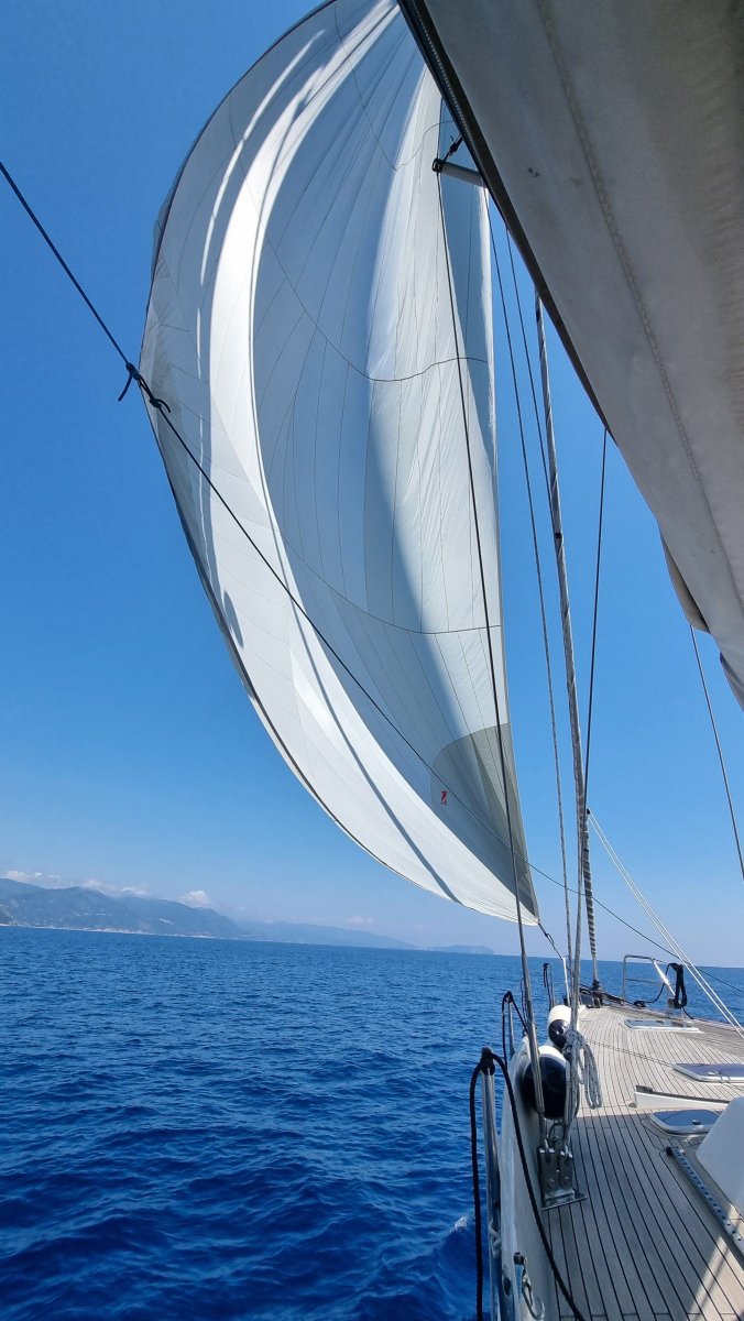 Segeln Sie entlang der malerischen Küsten von Sorrento