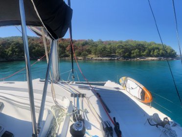 Baia che passeggia nel mondo delle isole dalmate