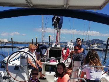 Day Chárter por Rías Bajas en velero de 12 metros