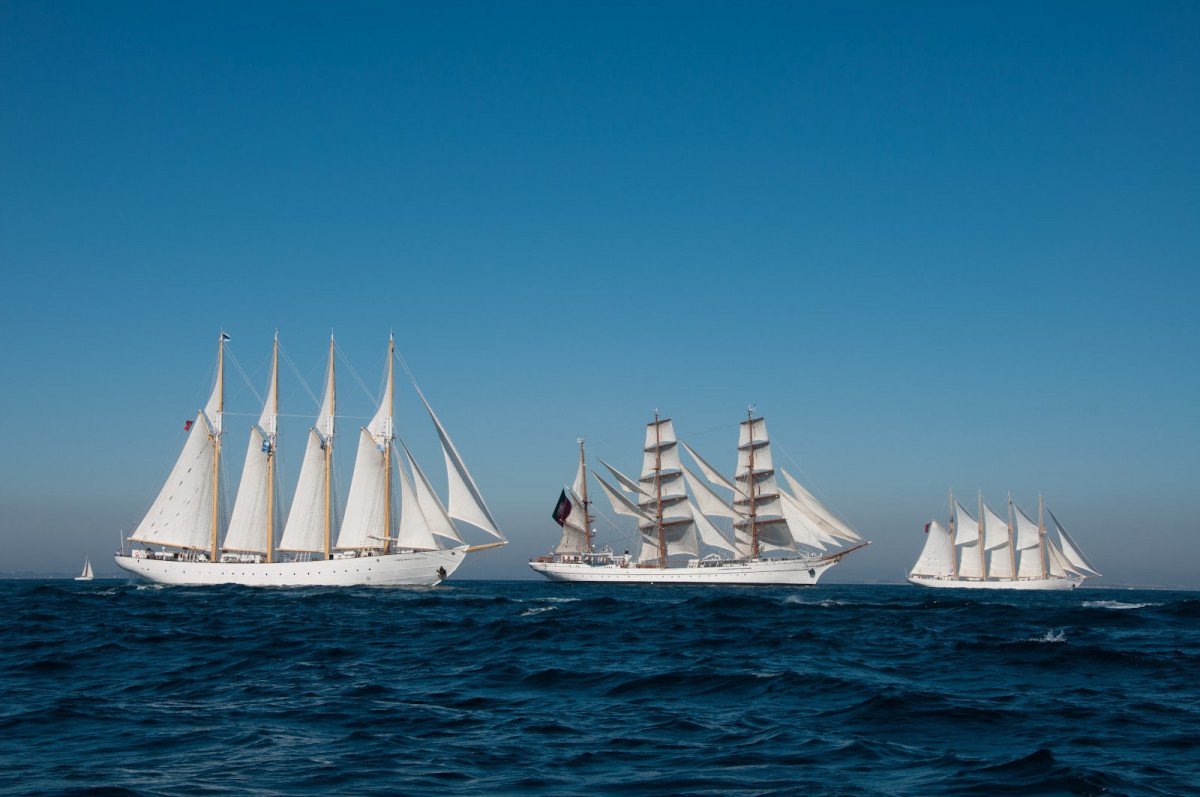 Voga da Ibiza a Málaga su una nave a vela