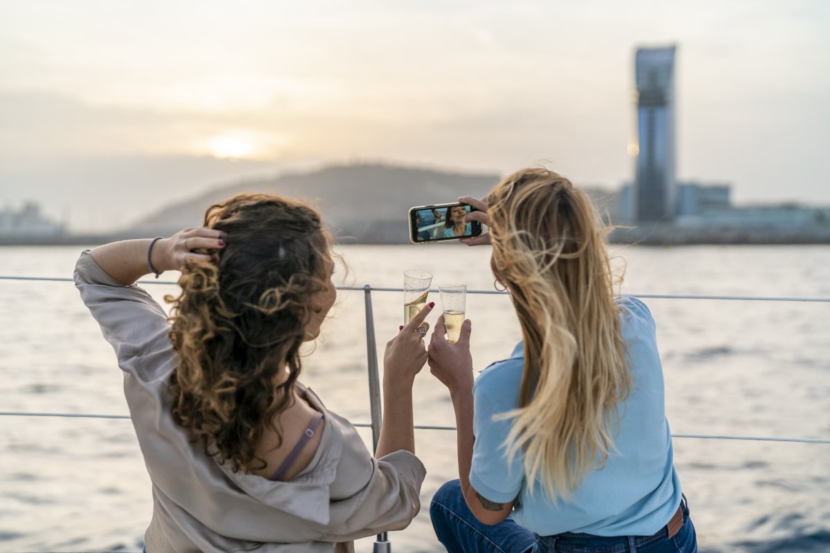 Paseo en barco por la costa de Cádiz con degustación de tapas