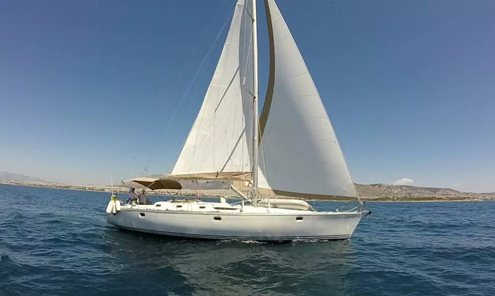 Enjoy the food and wine of the Cyclades