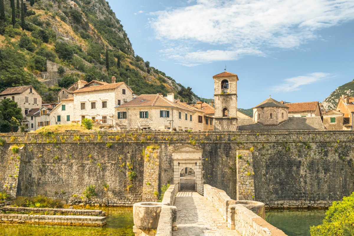 Goditi la bellezza del Montenegro da un catamarano