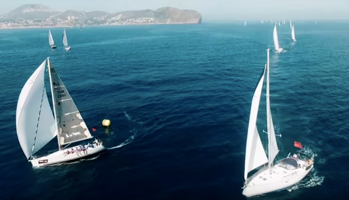 Inselrundfahrt um Ibiza mit dem Segelboot