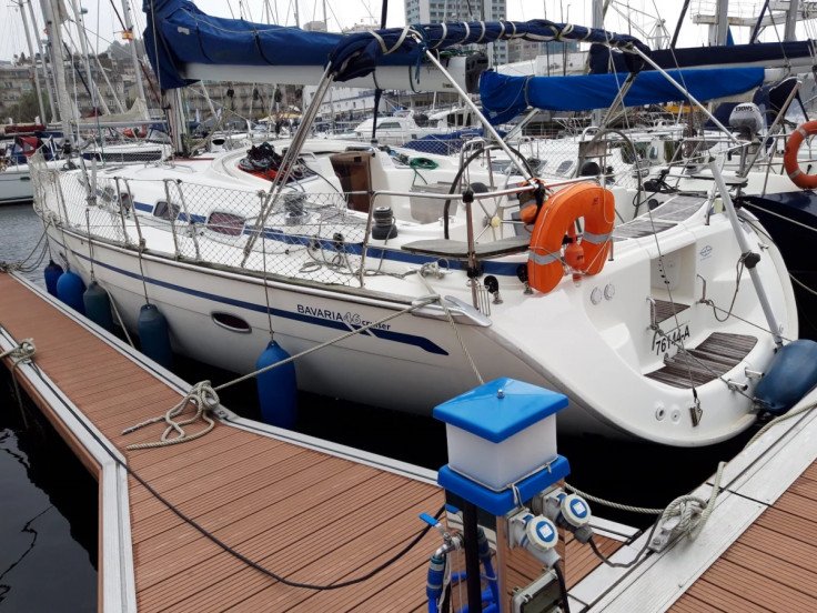 El velero de Salvador amarrado en puerto