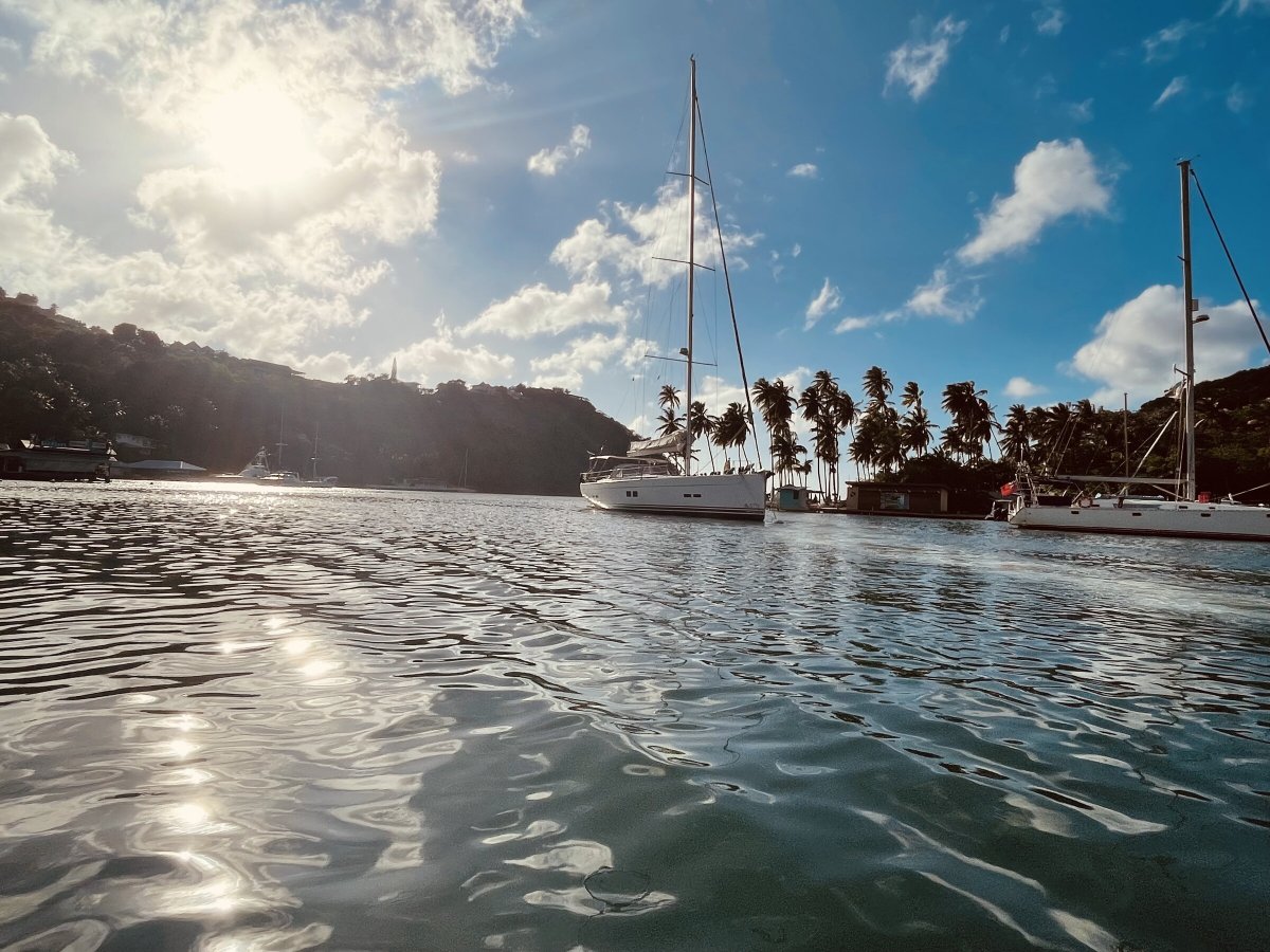 Relaxing Caribbean cruise, following Jack Sparrow's footsteps in the Grenadines