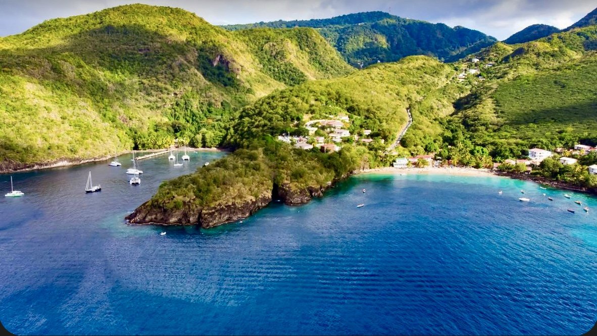 Learn to sail in an exotic and exotic environment