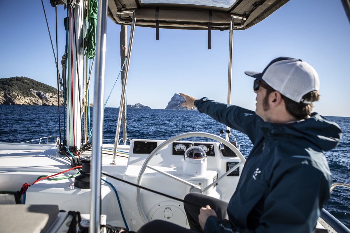 Katamaran-Segelerfahrung entlang der Küste von Ibiza und Formentera