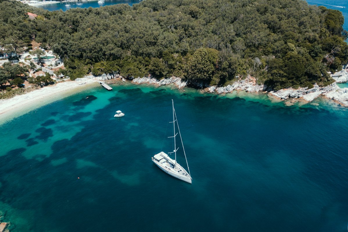 Navegando por la costa occidental del Peloponeso